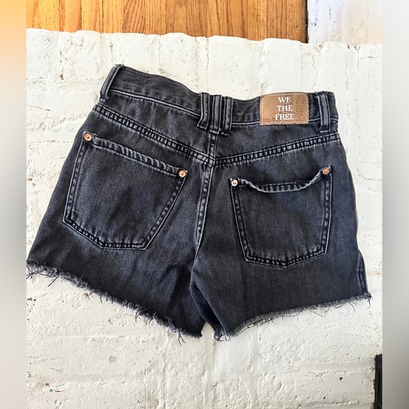 We The Free Charcoal Ivy Mid-Rise Jean Shorts Size 25 - Picture 3 of 4